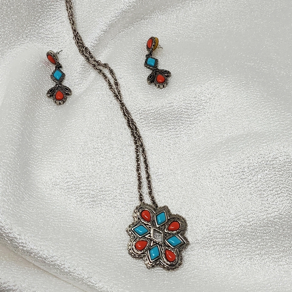 AvonVintage American Spirit Necklace Pendant  Brooch Silver-toneTurquoise Like